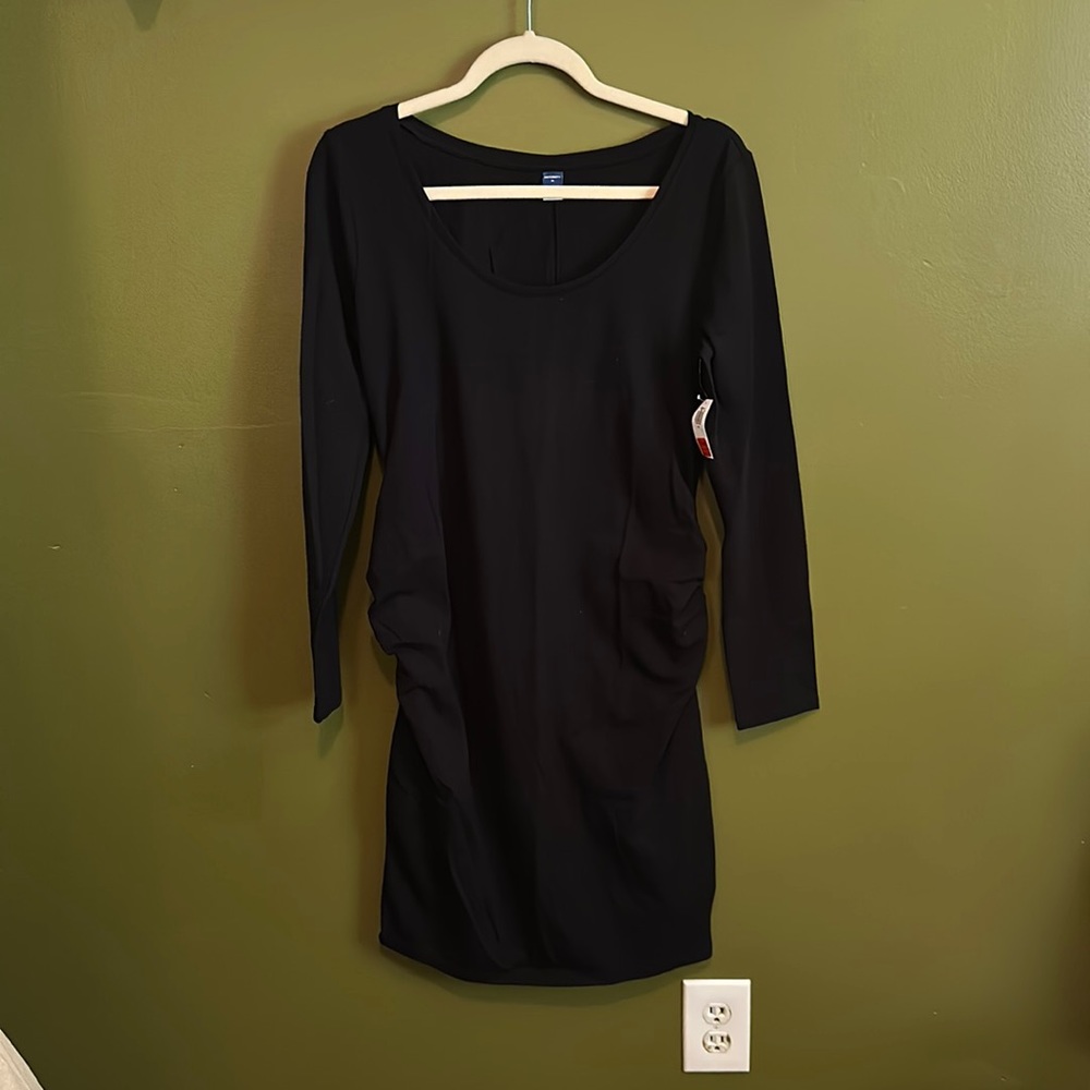 Maternity cinched black long sleeve fitted dress size M